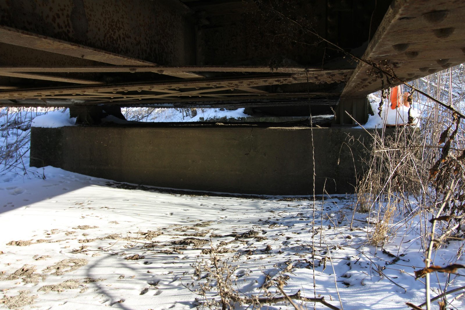 Pier, showing superelevation